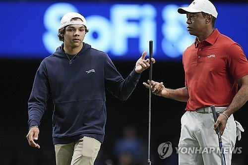 타이거 우즈와 아들 찰리. (출처=연합뉴스)