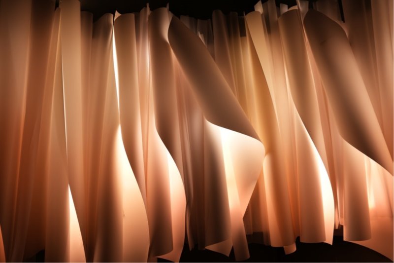 Sunny Kim, Wave of Light - Curve, 2021, Yupo paper, LED strip, etc, H1600, 3600x800mm (중정갤러리 제공)