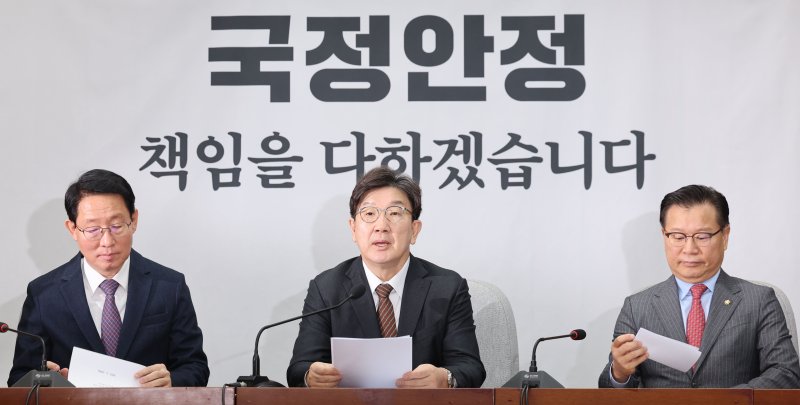 권성동 "李 친기업·성장은 거짓말…조기대선 겨냥한 기회주의 술책"