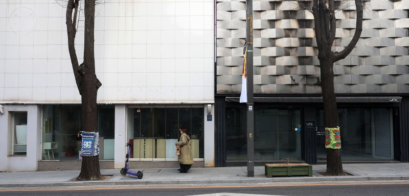 [서울=뉴시스] 홍효식 기자 = 지난해 12월25일 서울 강남구 가로수길에 상가가 비어있다. 2025.02.18. yesphoto@newsis.com