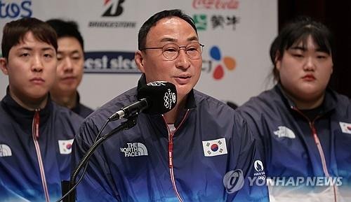 인사말 하는 장재근 선수촌장 (출처=연합뉴스)