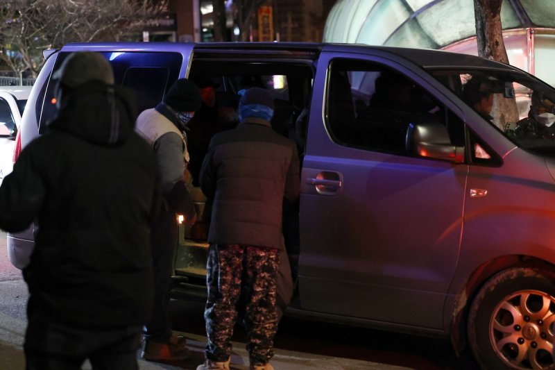 '오늘의 승리자들', 현장으로 떠나는 노동자들 (출처=연합뉴스)