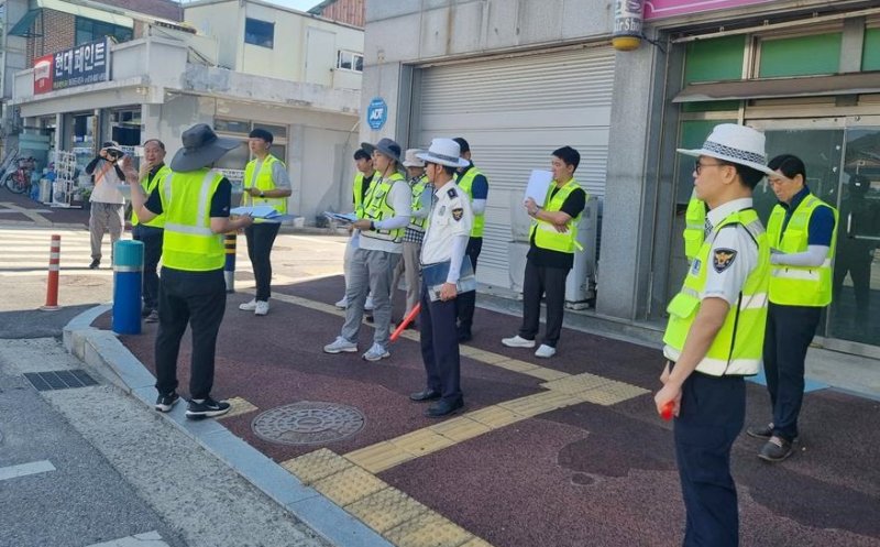 [서울=뉴시스] 한국교통안전공단이 지난해 6월 전남 순창군을 대상으로 교통안전 특별실태조사를 실시하는 현장의 모습. 2025.02.18. (사진=교통안전공단 제공) photo@newsis.com *재판매 및 DB 금지