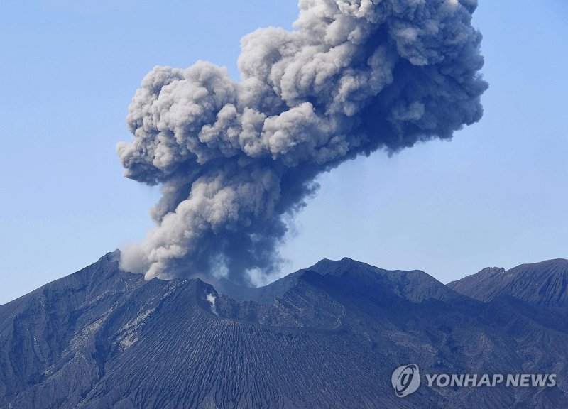 분화하는 일본 사쿠라지마 (출처=연합뉴스)