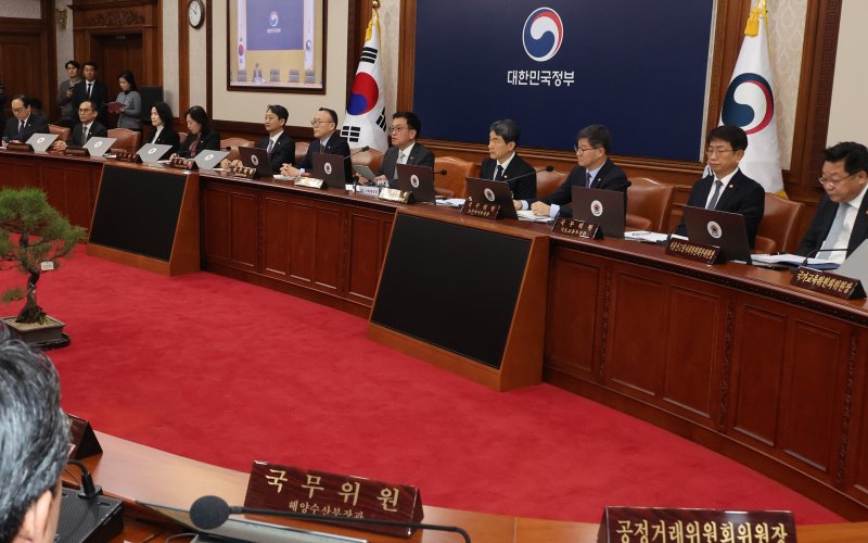 [서울=뉴시스] 최진석 기자 = 최상목 대통령 권한대행 부총리 겸 기획재정부 장관이 18일 정부서울청사에서 열린 국무회의에서 발언하고 있다. (대통령실통신사진기자단) 2025.02.18. myjs@newsis.com