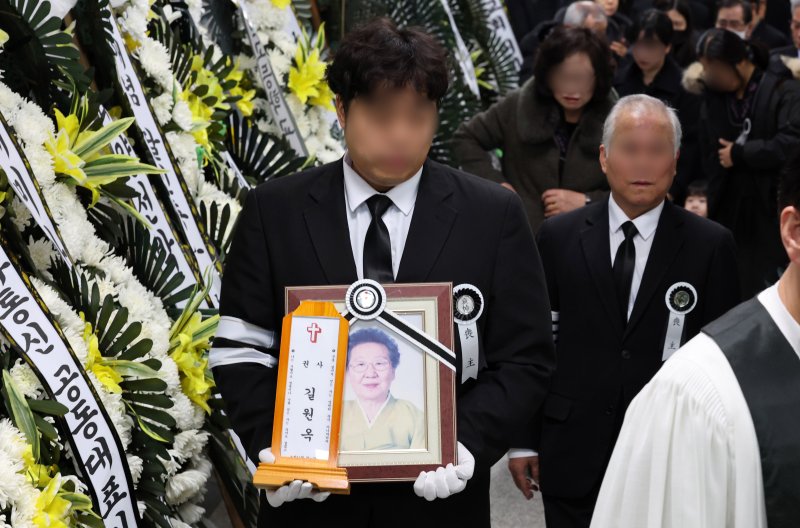 18일 인천시 연수구 인천적십자병원장례식장에서 일본군 위안부 피해자 고 길원옥 할머니 발인이 엄수되고 있다. 2025.2.18/뉴스1 ⓒ News1 박세연 기자