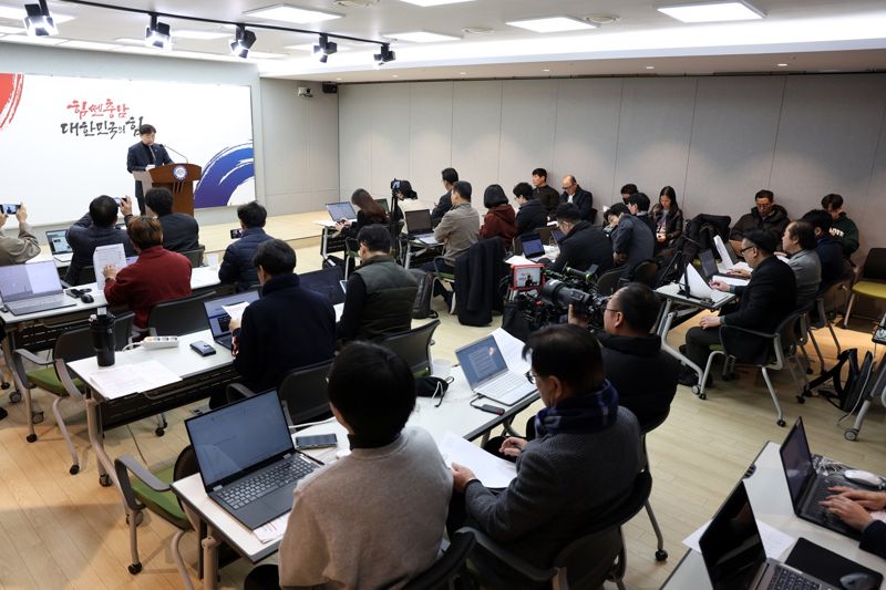 "손자 돌보는 할머니에 수당"...충남도, 풀케어 돌봄정책 버전 업