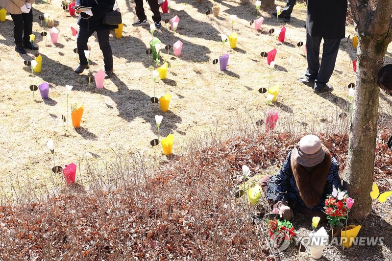'아프지마라' (출처=연합뉴스)