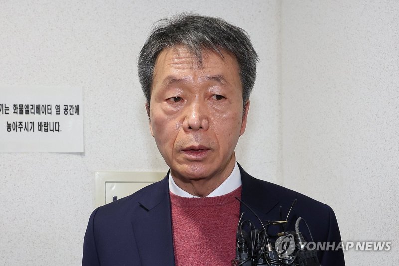 군인권보호위 마친 김용원 인권위 상임위원 (출처=연합뉴스)