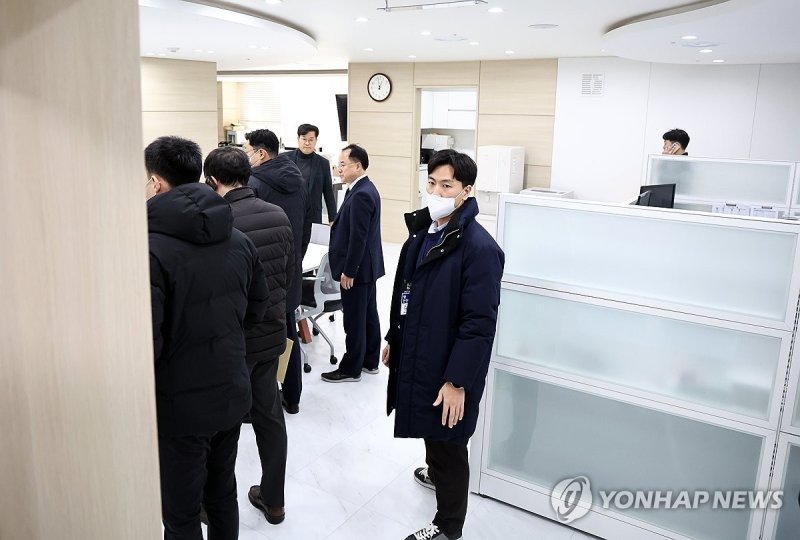 경찰, 이상민 전 장관 서울 집무실 압수수색 (출처=연합뉴스)