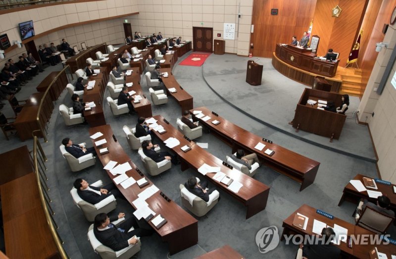 군산시의회 본회의 장면 (출처=연합뉴스)
