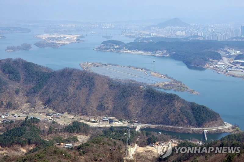 삼악산 스카이워크에서 내려다본 춘천시 (출처=연합뉴스)