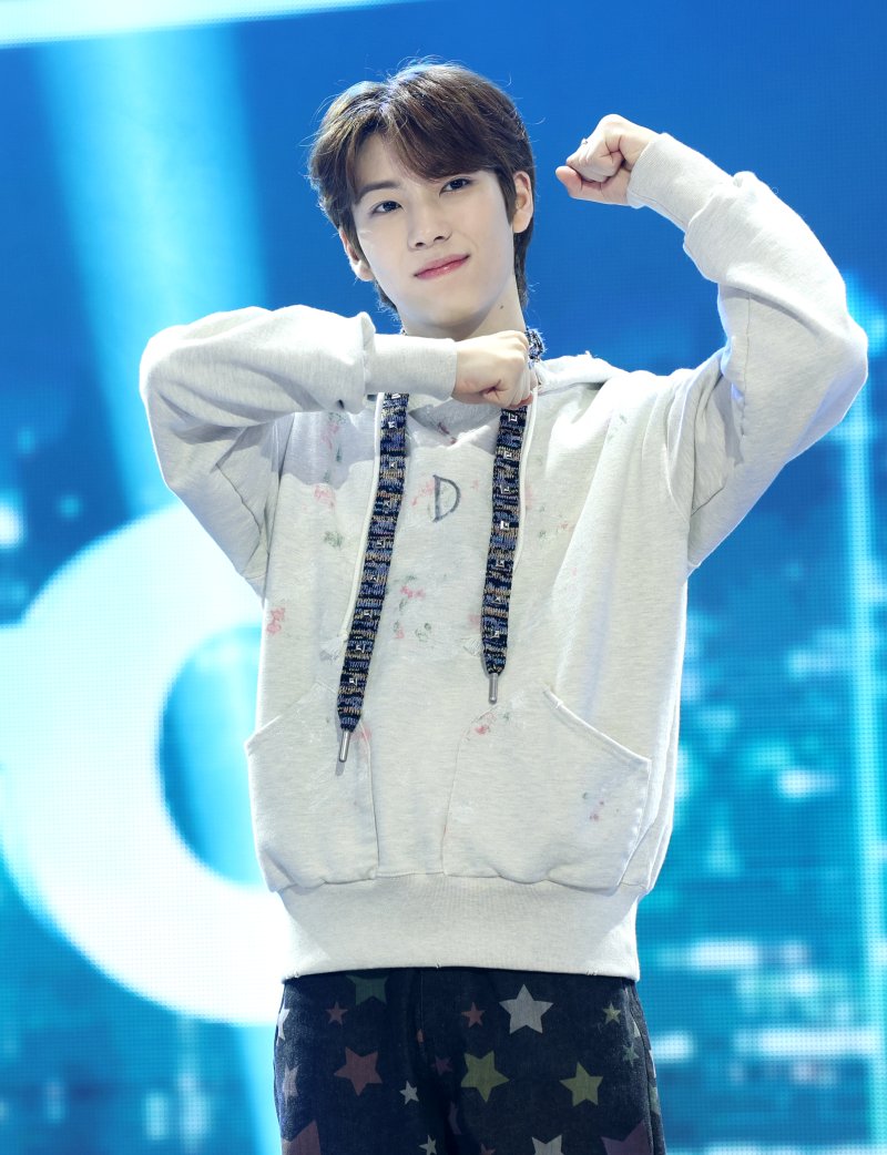 보이그룹 아크 앤디가 18일 오후 서울 마포구 SBS 상암 프리즘타워 공개홀에서 가진 미니 2집 'nu kidz: out the box(뉴 키즈: 아웃 더 박스)’ 쇼케이스에서 포즈를 취하고 있다. 2025.2.18/뉴스1 ⓒ News1 권현진 기자