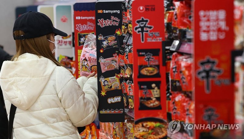 대형마트 라면 판매대 (출처=연합뉴스)