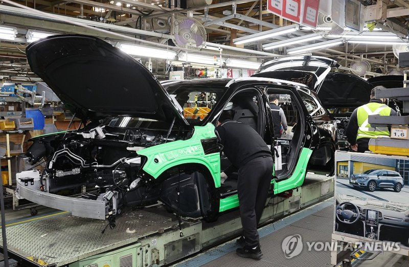 르노코리아, 혼류생산 라인 공개 (출처=연합뉴스)