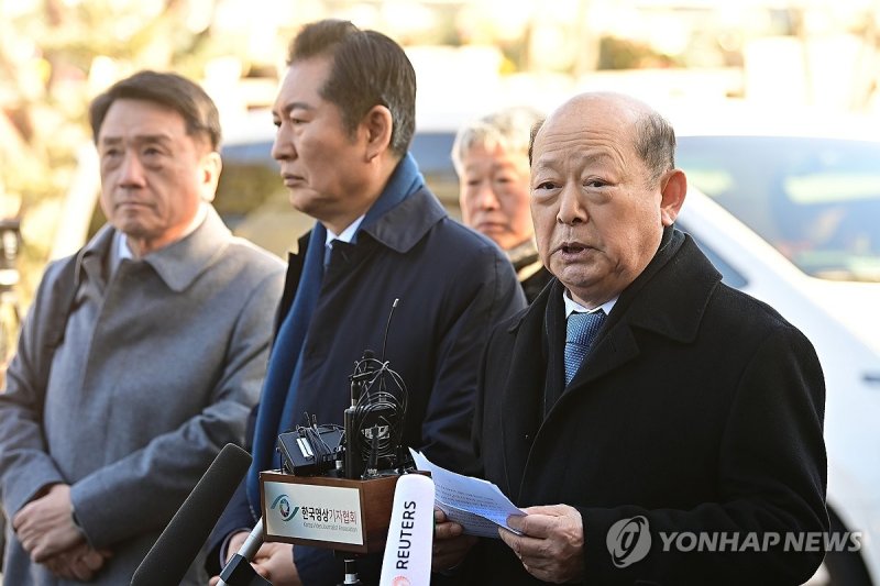 입장 밝히는 송두환 전 국가인권위원장 (출처=연합뉴스)