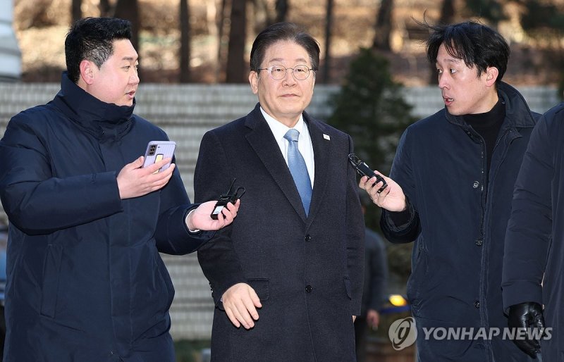 법정 향하는 이재명 대표 (출처=연합뉴스)