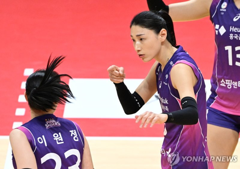 흥국생명의 간판 김연경(오른쪽) (출처=연합뉴스)