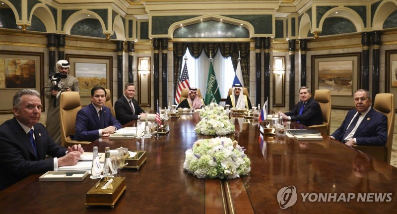 18일 사우디아라비아에서 열린 미국과 러시아 회담 (출처=연합뉴스)