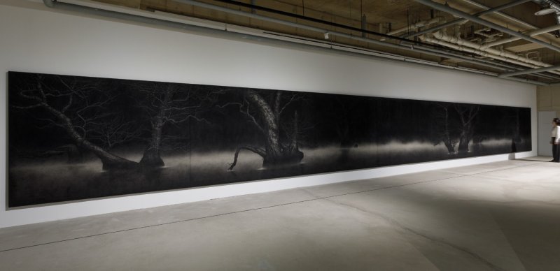 〈달빛녹취록 Vol.4〉_2022, 캔버스에 목탄, 194 × 1813cm *재판매 및 DB 금지