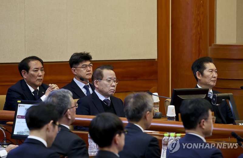 출석한 정청래 국회 탄핵소추위원장과 국회 측 변호인단 (출처=연합뉴스)