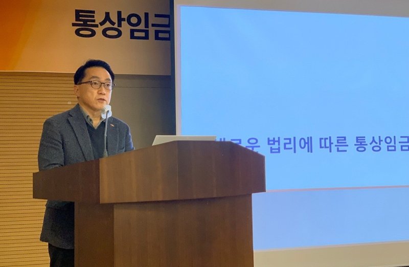 [서울=뉴시스] 개회사를 하는 이호준 한국중견기업연합회 상근부회장. (사진= 한국중견기업연합회 제공)