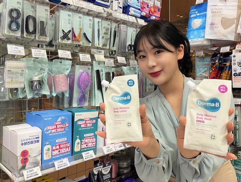 [서울=뉴시스] GS리테일이 운영하는 편의점 GS25는 기초화장품 및 바디용품 3종을 새롭게 선보인다고 19일 밝혔다. (사진=GS리테일 제공) *재판매 및 DB 금지