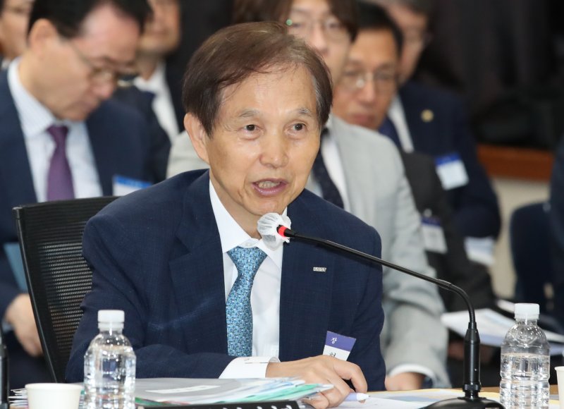 이광형 한국과학기술원 총장이 17일 한국과학기술원(KAIST)에서 열린 국회 과학기술정보방송통신위원회 국정감사에서 질의에 답변하고 있다. 2024.10.17/뉴스1 ⓒ News1 김기태 기자
