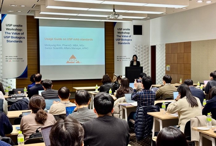 [서울=뉴시스] 한국바이오협회는 미국약전위원회(USP), 대정화금(USP 국내 표준품 공식 대리점)과 공동으로 mAb(단일클론항체)를 주제로 한 'USP 바이오 세미나'를 지난 18일 서울 코엑스에서 개최했다고 19일 밝혔다. (사진=한국바이오협회 제공) 2025.02.19. photo@newsis.com *재판매 및 DB 금지