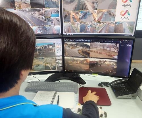 서산 도시안전통합센터 CCTV 관제 모습 (출처=연합뉴스)