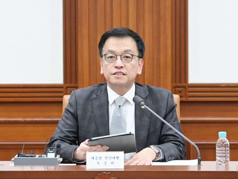 최상목 대통령 권한대행 부총리 겸 기획재정부 장관이 18일 서울 종로구 정부서울청사에서 열린 '제6차 수출전략회의'를 주재하고 있다. (기획재정부 제공. 재배포 및 DB 금지) 2025.2.18/뉴스1