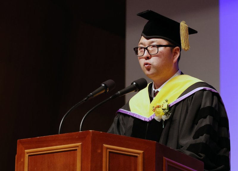 양궁 김우진 선수가 19일 서울 성북구 국민대학교에서 열린 제76회 2024학년도 학위수여식에 참석해 축사를 하고 있다. 2025.2.19/뉴스1 ⓒ News1 박세연 기자