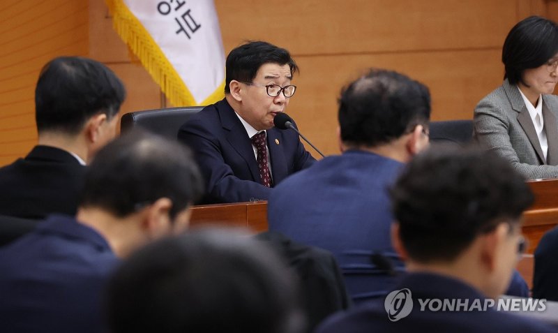 유철환 국민권익위원장 (출처=연합뉴스)