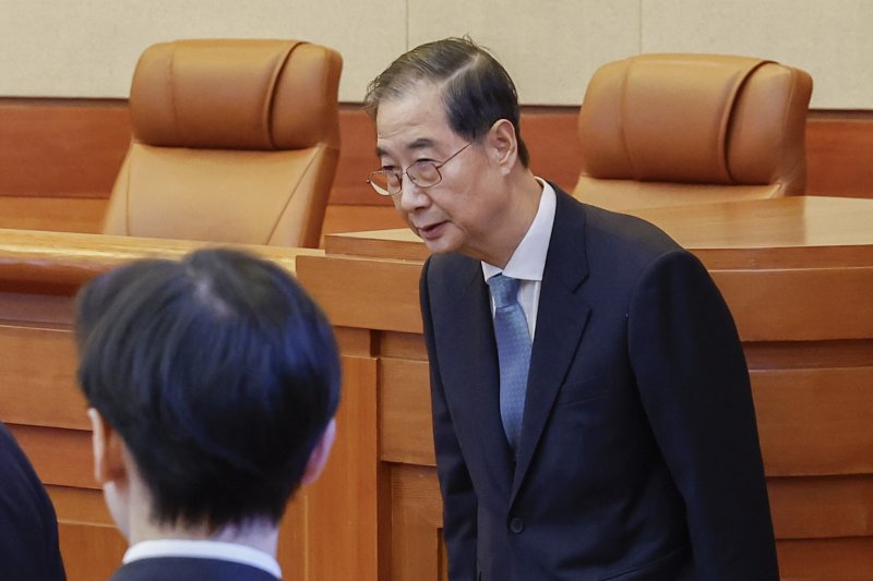 한덕수 국무총리가 19일 서울 종로구 헌법재판소에서 열린 한덕수 국무총리 탄핵심판 1차 변론에 출석하고 있다. (공동취재) 2025.2.19/뉴스1 ⓒ News1 박정호 기자