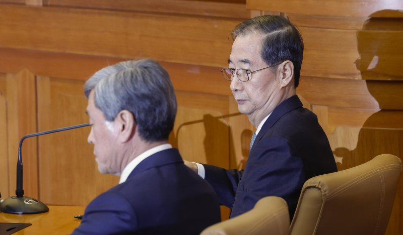 한덕수 국무총리가 19일 서울 종로구 헌법재판소에서 열린 한덕수 국무총리 탄핵심판 1차 변론에 출석해 있다. (공동취재) 2025.2.19/뉴스1 ⓒ News1 박정호 기자