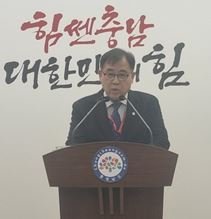 강성기 충남도 기조실장이 긴급 기자회견을 하고 있다. 2025.2.19/뉴스1 ⓒ News1 김태진 기자