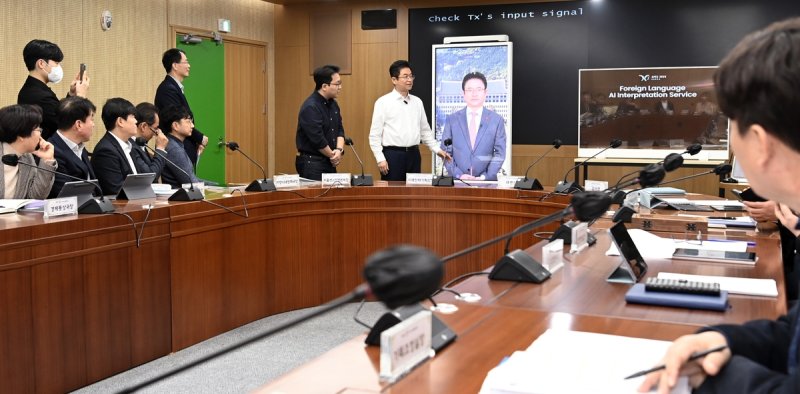 통번역 등 안내 서비스 기기 시연회 (출처=연합뉴스)