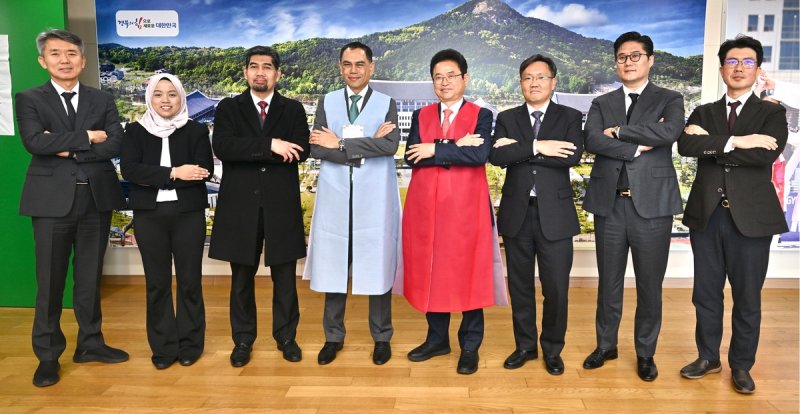 경북도청 방문한 주한 말레이시아 대사 일행 (출처=연합뉴스)