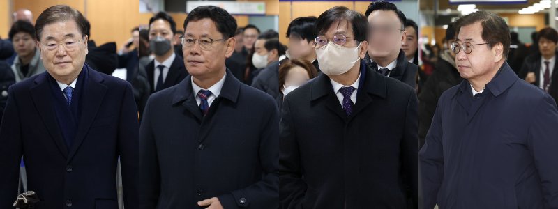 정의용 전 국가안보실장(왼쪽부터), 김연철 전 통일부 장관, 노영민 전 대통령비서실장, 서훈 전 국가정보원장이 19일 서울 서초구 서울중앙지방법원에서 열린 '강제북송' 관련 국가정보원법위반 선고공판에 출석하고 있다. 2025.2.19/뉴스1 ⓒ News1 박세연 기자