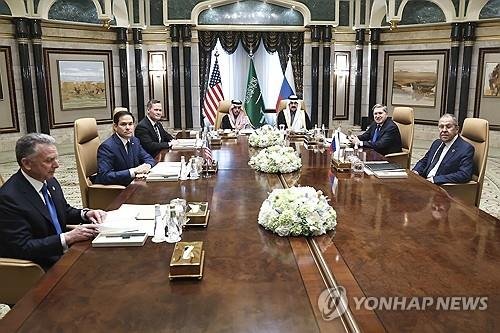 사우디에 모인 미러 대표단 (출처=연합뉴스)