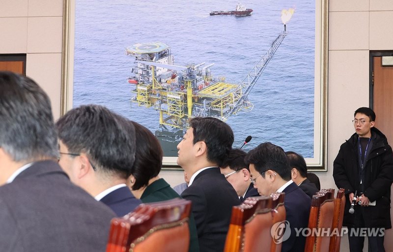 질문 받는 안덕근 산업부 장관 (출처=연합뉴스)