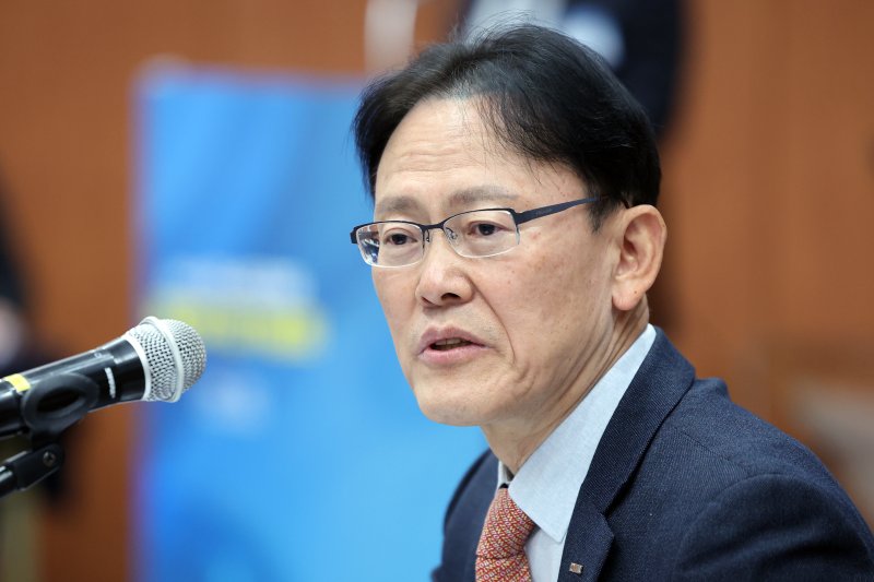 정광천 이노비즈협회장이 19일 오후 서울 강남구 세텍 컨벤션홀에서 열린 '2025년 이노비즈협회 제24차 정기총회'에서 인사말을 하고 있다. 2025.2.19/뉴스1 ⓒ News1 황기선 기자