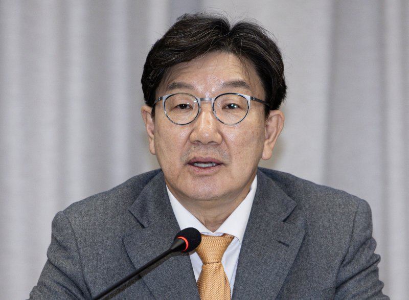 권성동 국민의힘 원내대표가 19일 오후 경기도 성남시 수정구 텔레칩스 판교사옥에서 열린 반도체 산업 위기 극복을 위한 현장 간담회에서 발언을 하고 있다. 2025.2.19/뉴스1 ⓒ News1 이재명 기자