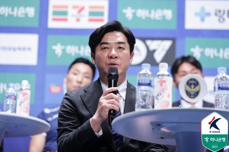 19일 개막 미디어데이에서 발언하는 윤정환 감독 (출처=연합뉴스)