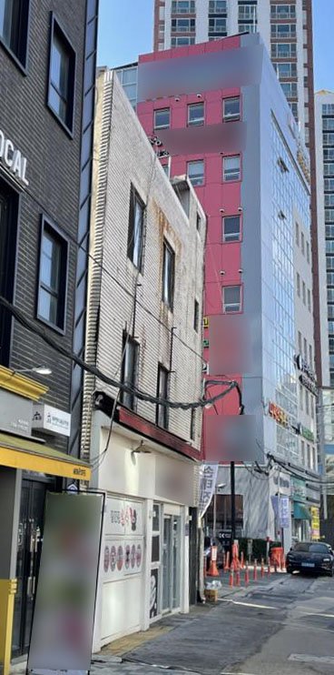 [광주=뉴시스] 광주 남구는 지난해 12월13일 남구 방림동 한 상가가 기울었다는 민원이 접수돼 조치에 나섰다고 13일 밝혔다. (사진 = 광주 남구 제공) 2024.01.13. photo@newsis.ocm *재판매 및 DB 금지