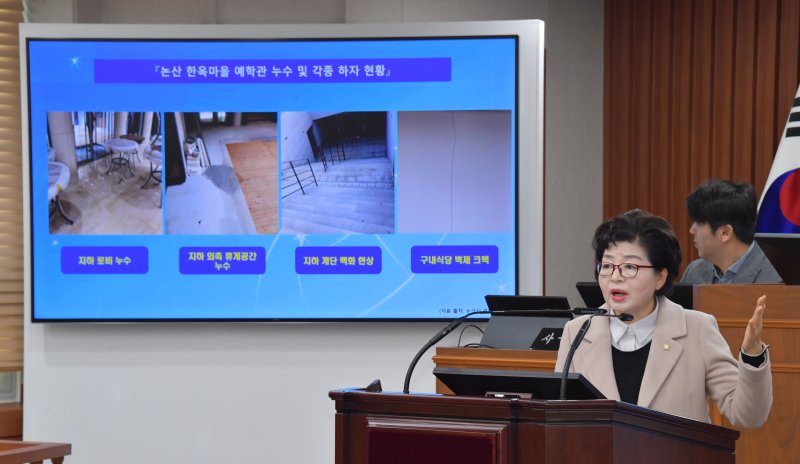 [논산=뉴시스]민병춘 논산시의원이 19일 본회의장에서 논산시 공공건축물 관리실태에 대한 시정질문을 벌이고 있다. (사진=논산시의회 제공) 2025. 02. 19 photo@newsis.com *재판매 및 DB 금지