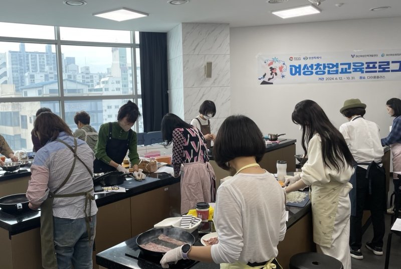 마산여성인력개발센터 운영 여성친화형 메이커스페이스 '다이룸플러스' 여성창업교육 프로그램 운영 모습.(사진=마산여성인력개발센터 제공) *재판매 및 DB 금지
