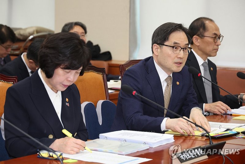 답하는 한기정 공정거래위원장 (출처=연합뉴스)