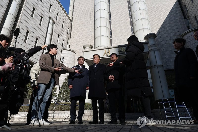 '탈북어민 강제북송' 1심 선고 관련 입장 밝히는 정의용·서훈·노영민 (출처=연합뉴스)