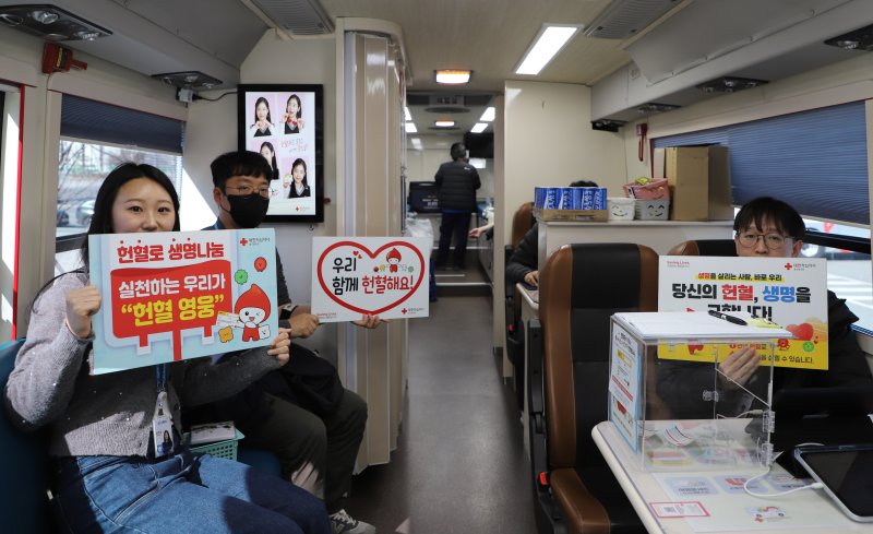 19일 애코프로가 포항캠퍼스에서 임직원들이 사랑의 헌혈로 이웃사랑을 전달하고 있다. (에코프로제공, 재판매 및 DB 금지) 2025.2.19/뉴스1